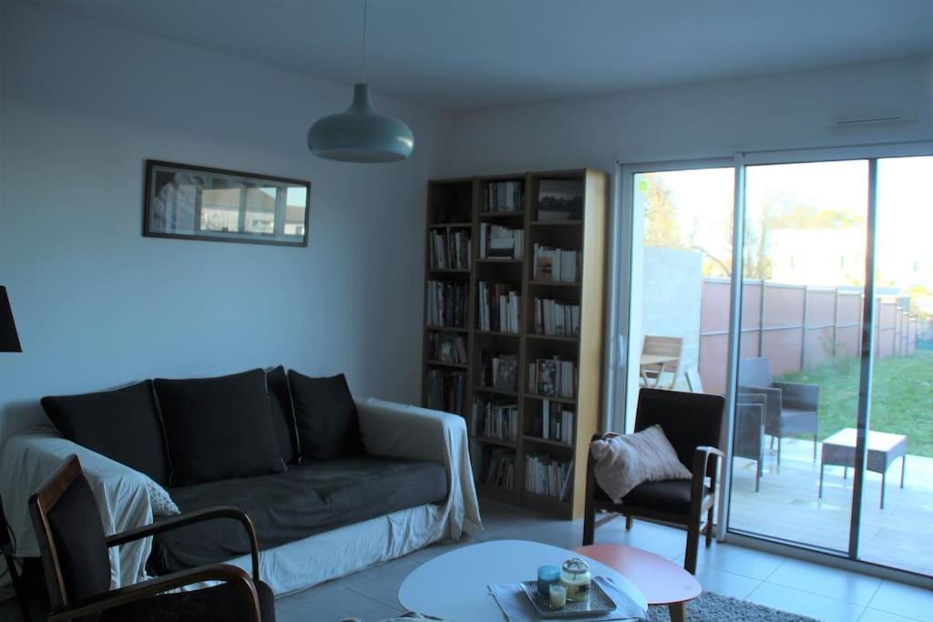 Jolie Chambre Dans Quartier Calme Eysines Esterno foto